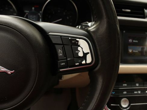 Used 2017 Jaguar XF Premium RWD image 30