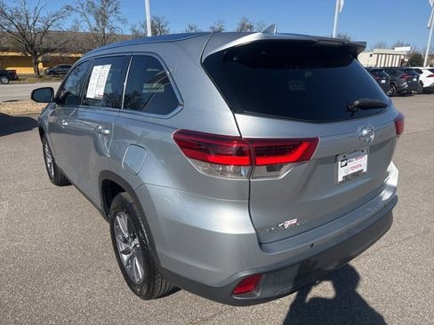 Used 2019 Toyota Highlander XLE image 3