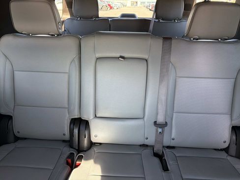 Used 2024 GMC Yukon XL SLT w/ SLT Luxury Package image 30