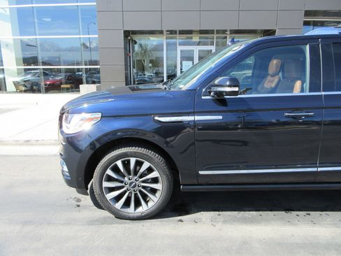 Used 2021 Lincoln Navigator Reserve w/ Cargo Convenience Package image 2