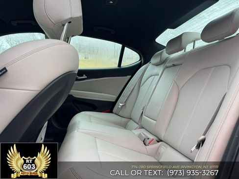 Used 2025 Genesis G70 2.5T image 9