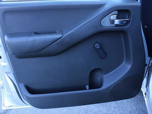 Used 2013 Nissan Frontier S image 9