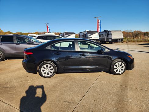 Used 2024 Toyota Corolla LE image 3