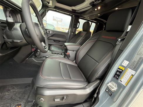 New 2025 Jeep Gladiator Rubicon image 19
