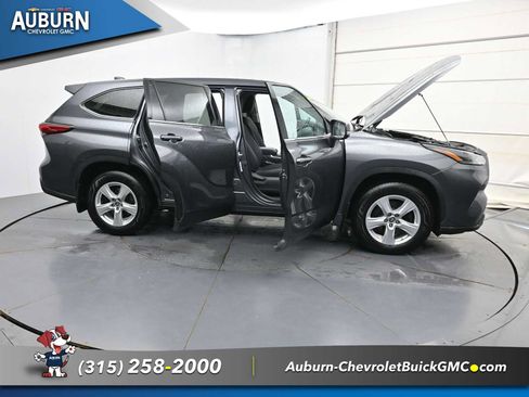 Used 2021 Toyota Highlander LE AWD/4WD image 43