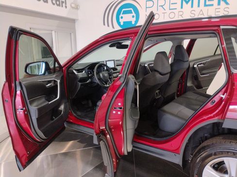 Used 2025 Toyota RAV4 XLE w/ Convenience Package image 28