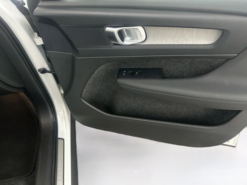Used 2025 Volvo XC40 B5 Core image 33