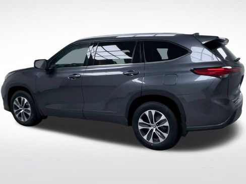 Used 2021 Toyota Highlander XLE image 7