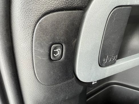 Used 2015 Jeep Cherokee Limited w/ Luxury Group image 14