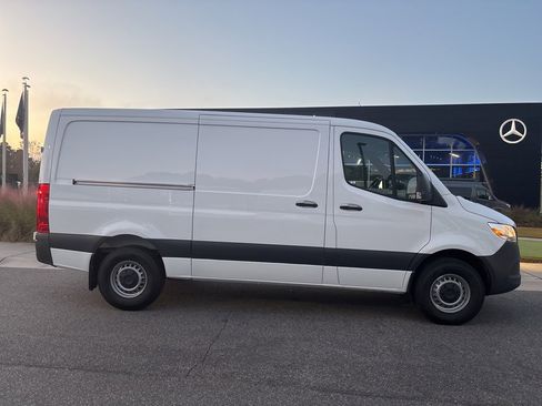 Used 2023 Mercedes-Benz Sprinter 144 Cargo image 3