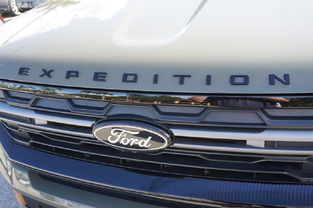 Used 2025 Ford Expedition Tremor AWD/4WD image 43