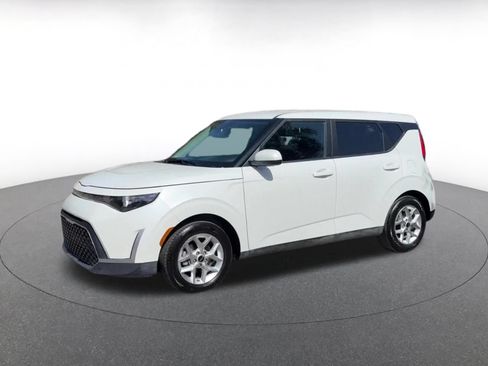 Used 2025 Kia Soul LX w/ LX Technology Package FWD image 7