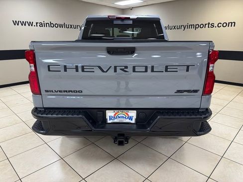 Used 2025 Chevrolet Silverado 1500 ZR2 w/ Dark Appearance Package AWD/4WD image 5
