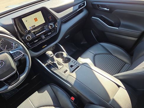 Used 2023 Toyota Highlander XSE image 14