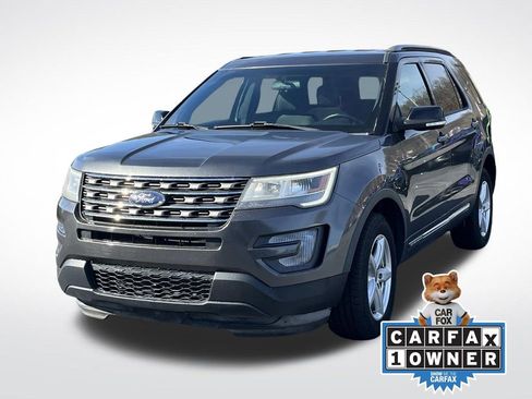 Used 2017 Ford Explorer XLT image 8