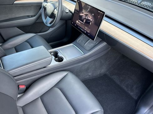 Used 2024 Tesla Model Y Long Range AWD/4WD image 15