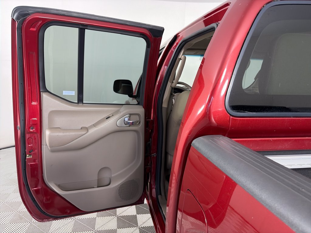Used 2017 Nissan Frontier SV w/ SV Value Truck Package AWD/4WD image 12