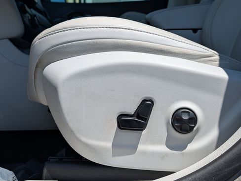 Used 2019 Jeep Cherokee Limited w/ Luxury Group image 23