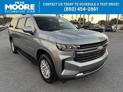 Used 2023 Chevrolet Suburban LT image 1