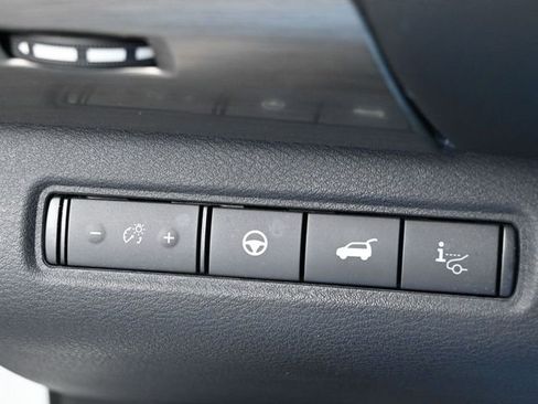 Used 2023 Nissan Pathfinder Platinum image 18