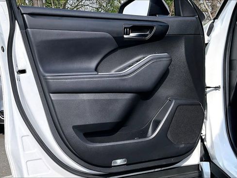 Used 2022 Toyota Highlander XSE image 22