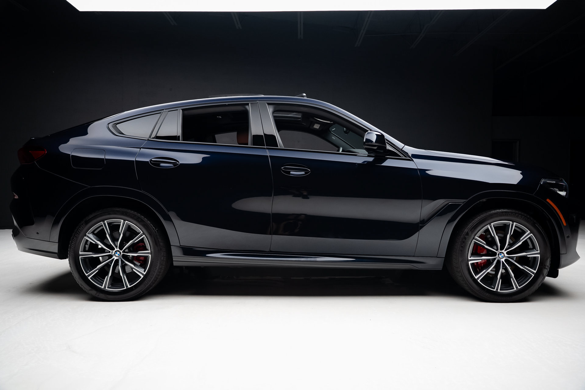 Used 2023 BMW X6 xDrive40i w/ M Sport Package AWD/4WD image 36