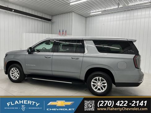 Used 2026 Chevrolet Suburban LT w/ Comfort Package AWD/4WD image 5