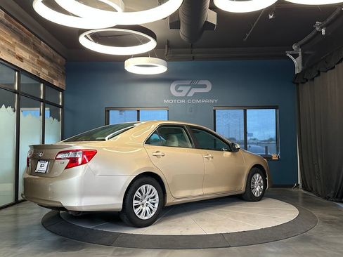 Used 2012 Toyota Camry LE FWD image 3