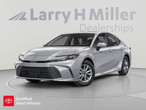 Used 2025 Toyota Camry LE FWD image 1
