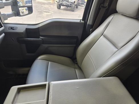 Used 2017 Ford F550 2WD Regular Cab Super Duty image 33