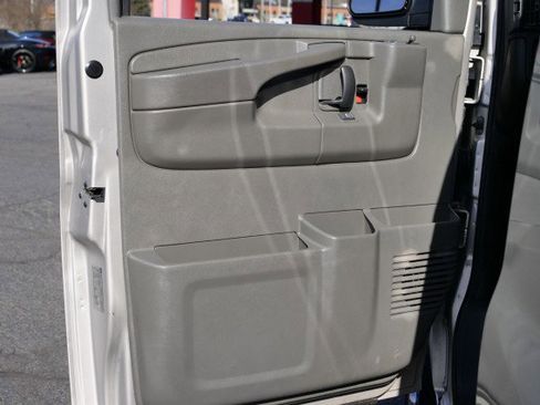 Used 2007 GMC Savana 1500 AWD Passenger w/ LT Preferred Equipment Group image 16