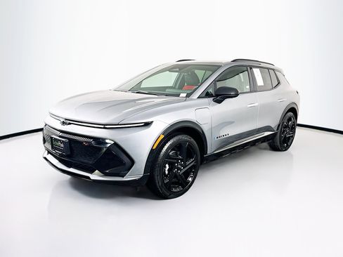 Used 2025 Chevrolet Equinox EV RS FWD image 3