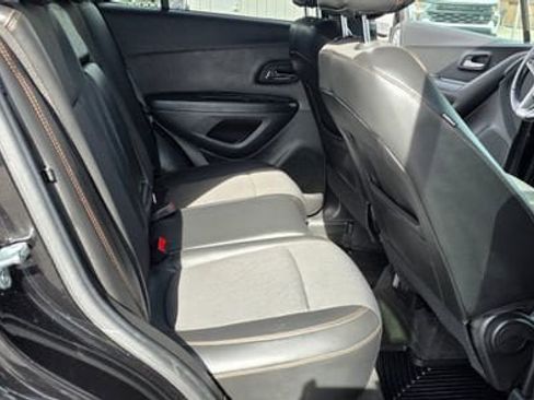 Used 2022 Chevrolet Trax LT w/ LT Convenience Package AWD/4WD image 15