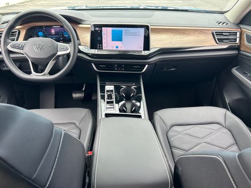 Certified 2026 Volkswagen Atlas SE FWD image 19