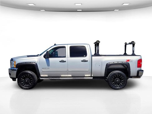 Used 2013 Chevrolet Silverado 2500 LT w/ Interior Plus Package AWD/4WD image 9