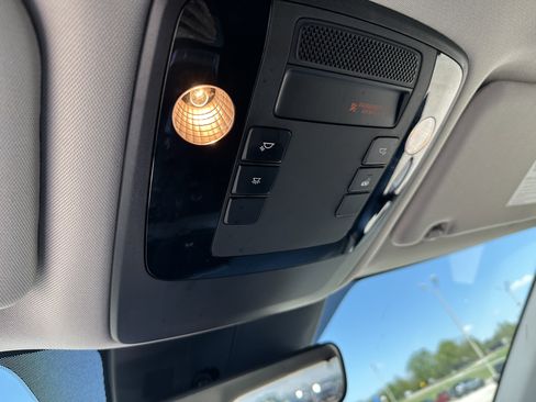 Used 2024 Kia Carnival LX FWD image 19