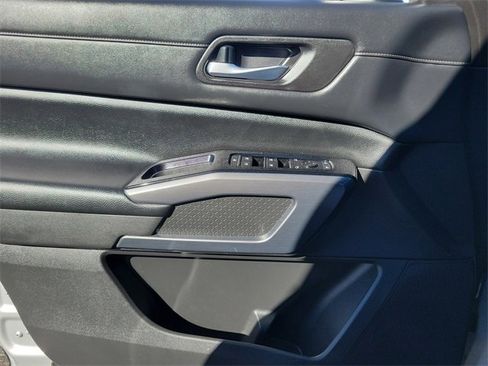 Used 2022 Nissan Pathfinder SL w/ SL Black Package image 21