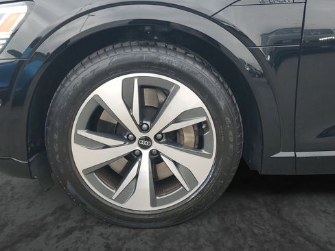 Used 2024 Audi Q8 e-tron Premium Plus w/ Premium Plus Package image 6