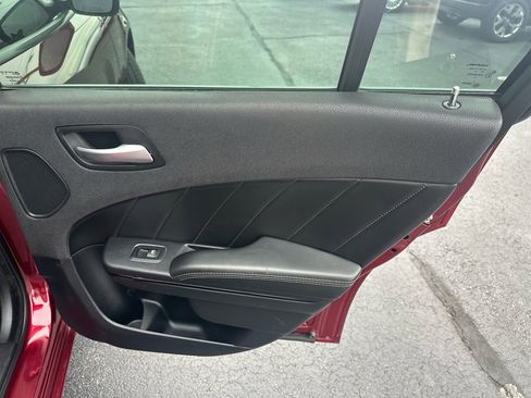 Used 2017 Dodge Charger SXT w/ Plus Group image 8