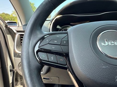 Used 2020 Jeep Cherokee Latitude Plus FWD image 9