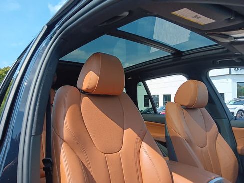 Used 2021 BMW X5 xDrive40i w/ M Sport Package AWD/4WD image 22