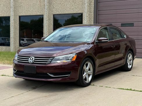 Used 2013 Volkswagen Passat 2.5 SE FWD image 3