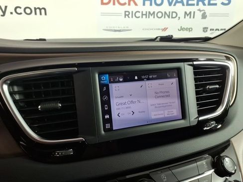 Used 2023 Chrysler Voyager LX FWD image 20
