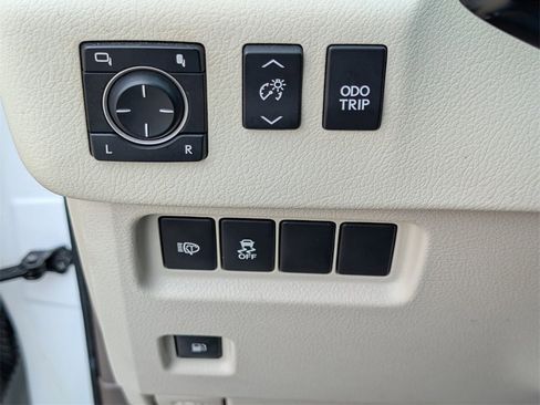 Used 2014 Lexus GX 460 image 16