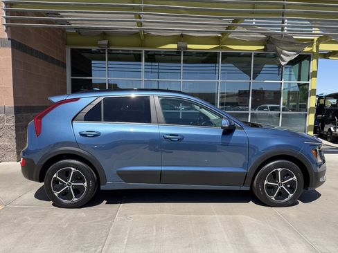 Used 2025 Kia Niro EX FWD image 9