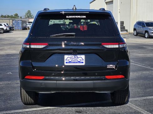 New 2025 Jeep Grand Cherokee Laredo image 5