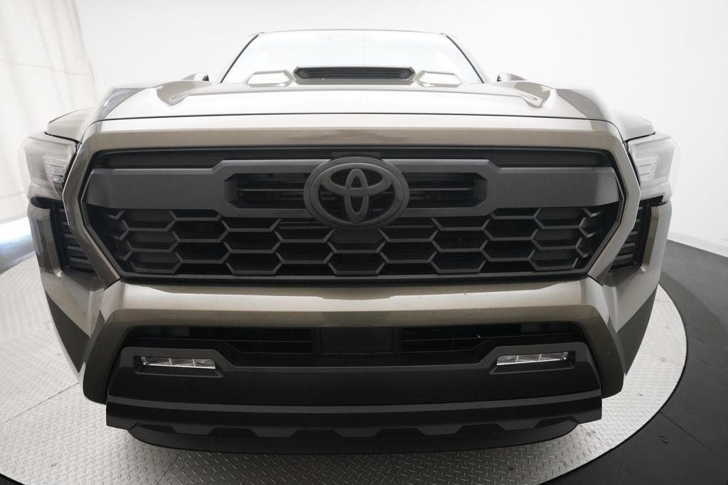 Used 2025 Toyota Tacoma TRD Sport AWD/4WD image 21