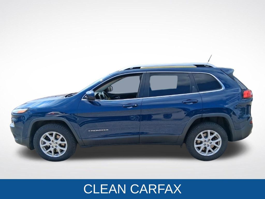 Used 2018 Jeep Cherokee Latitude w/ Cold Weather Group AWD/4WD image 4