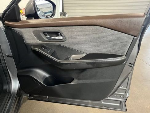 Used 2023 Nissan Rogue SV AWD/4WD image 13