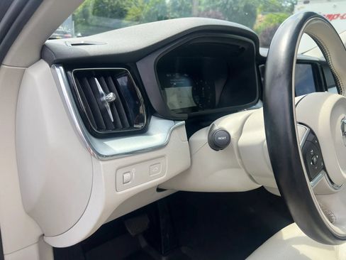 Used 2018 Volvo XC60 T6 Momentum w/ Convenience Package AWD/4WD image 14